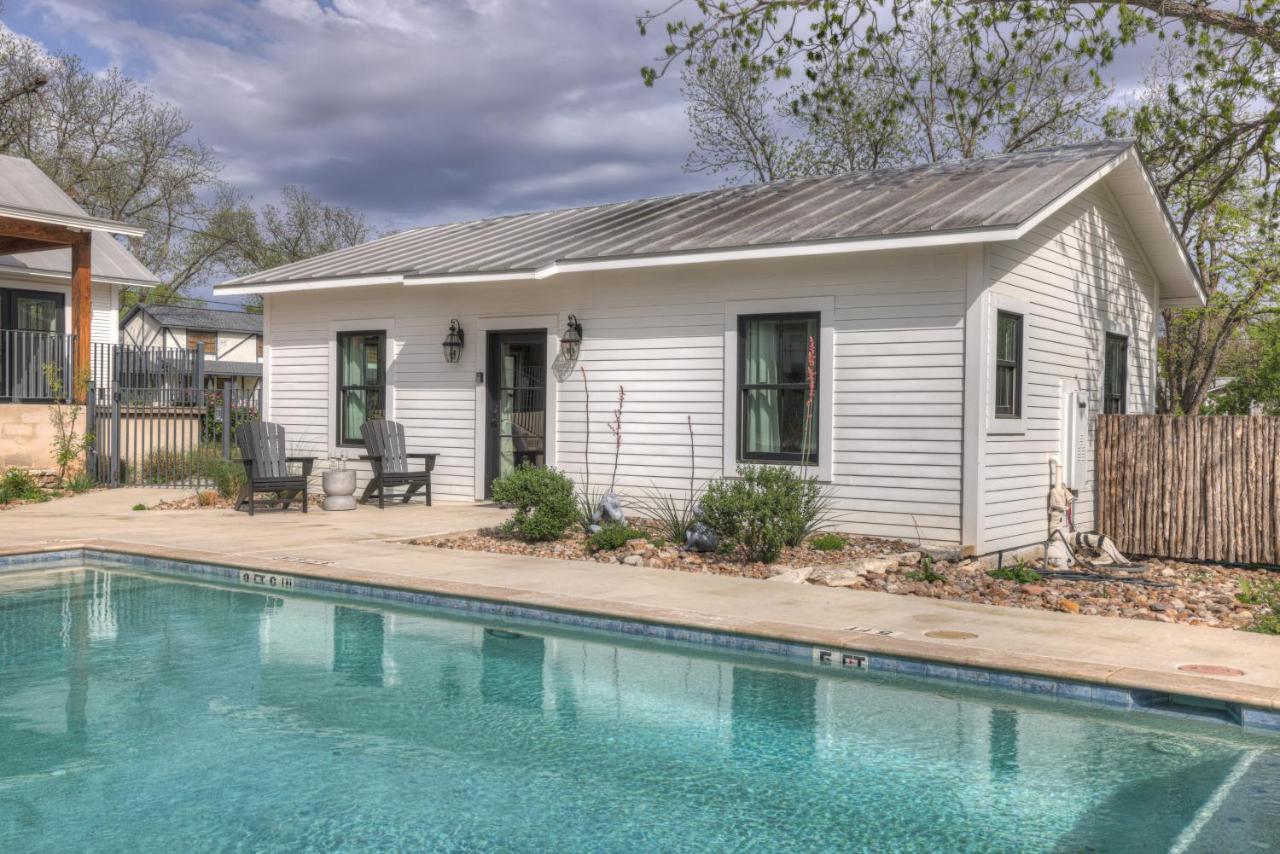 Schubert Inn Cottage - Pool - Walk To Main St เฟรเดอริกส์เบิร์ก ภายนอก รูปภาพ
